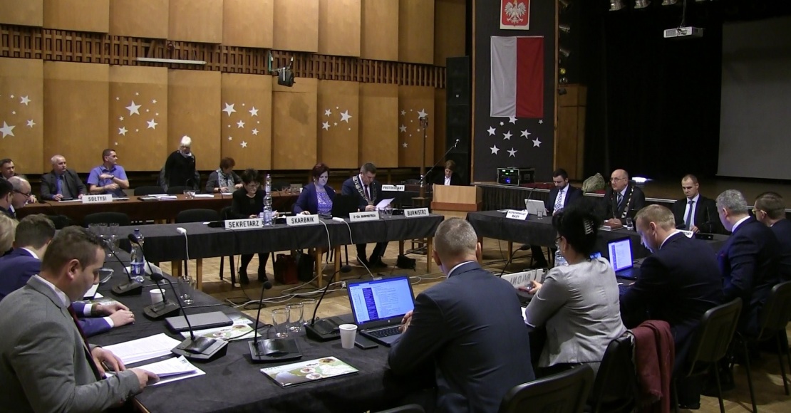 kto i ile wygarnal dla rogozna