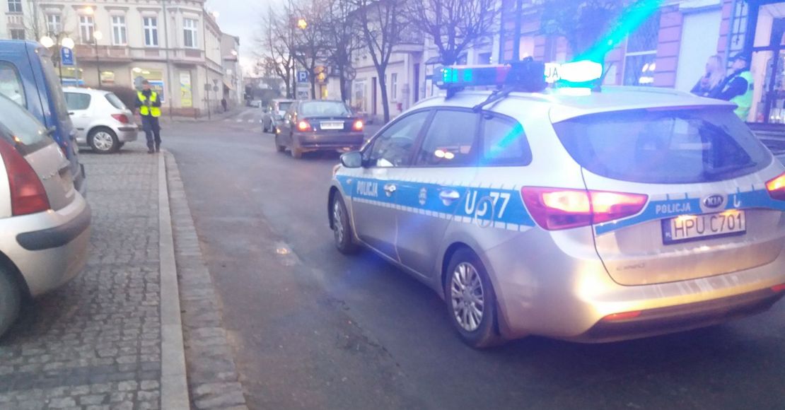 pijany wszedl wprost pod samochod