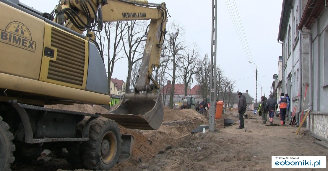 Znalezione kosci maja wiecej niz 30 lat. Plac K. Marcinkowskiego Rogozno