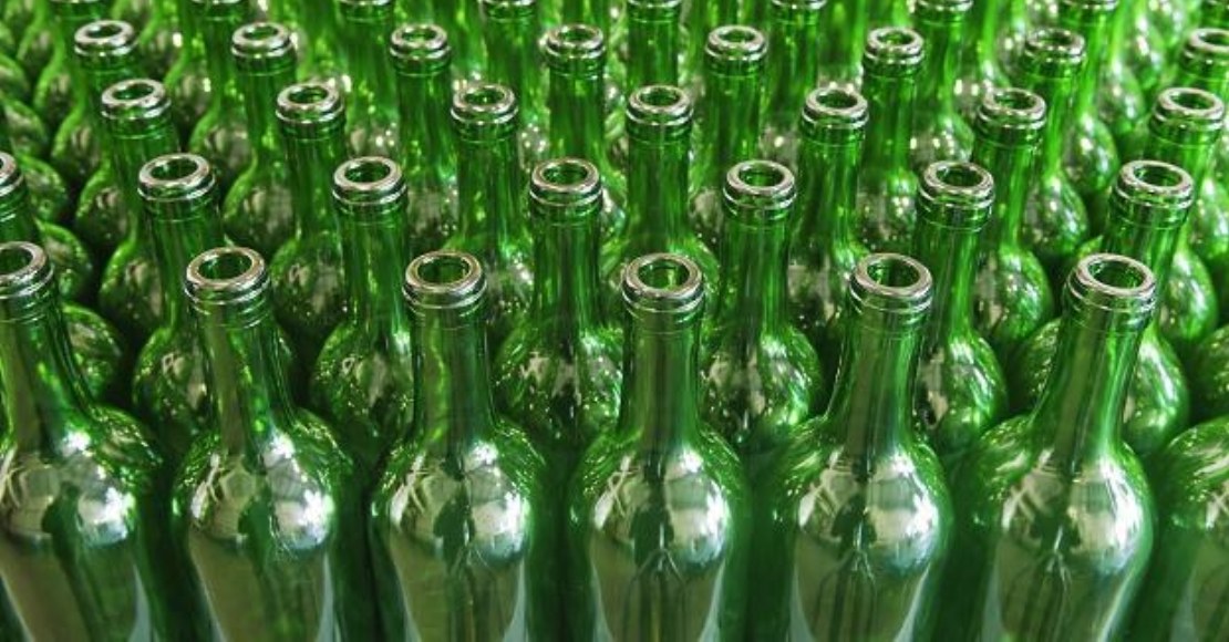 Wprowadzenie kaucji za szklane butelki jednorazowe budzi wątpliwości producentów szkła