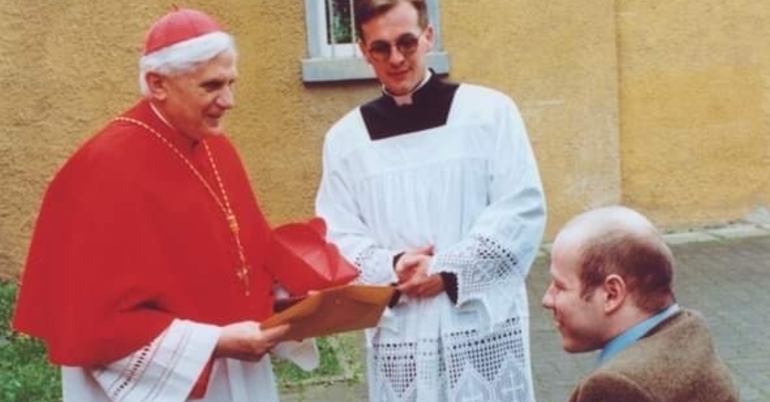 O narzekaniach sekretarza Benedykta XVI na papieża Franciszka