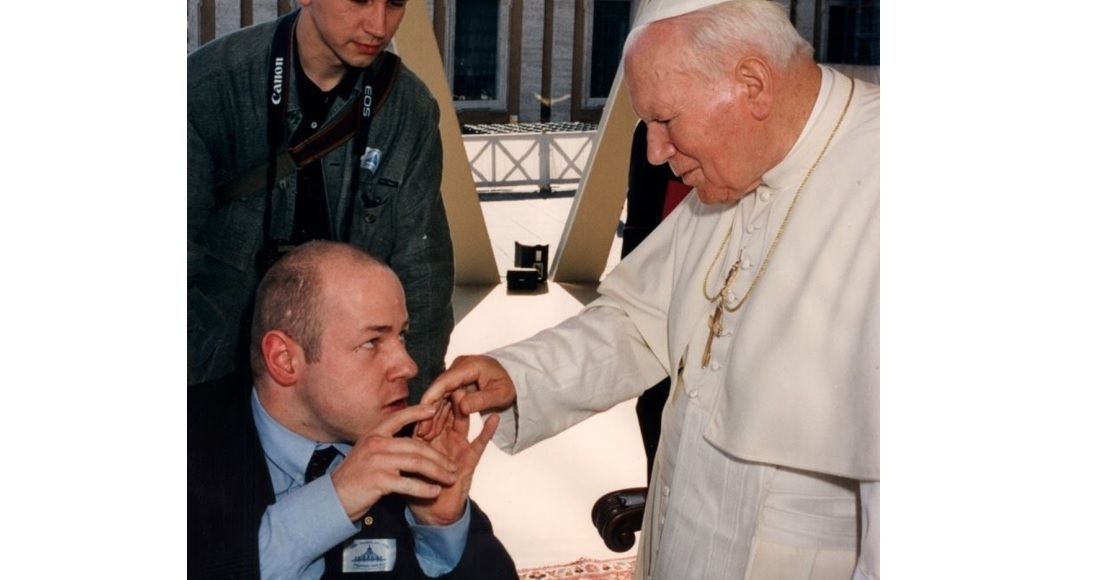 Jan Paweł II – Święty. Ani zbrodniarz, ani bohater ze „spiżowej” kremówki…